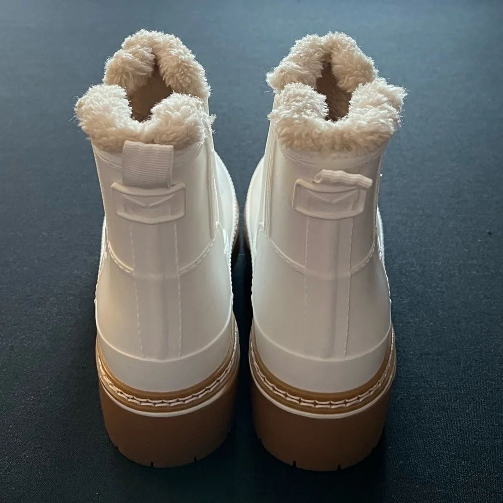 MARC FISHER WOMEN'S FARGO WATERPROOF BOOTIE size 7